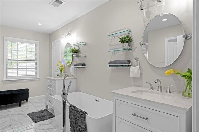 659 Lynn Valley SW Road, Atlanta, GA 30311