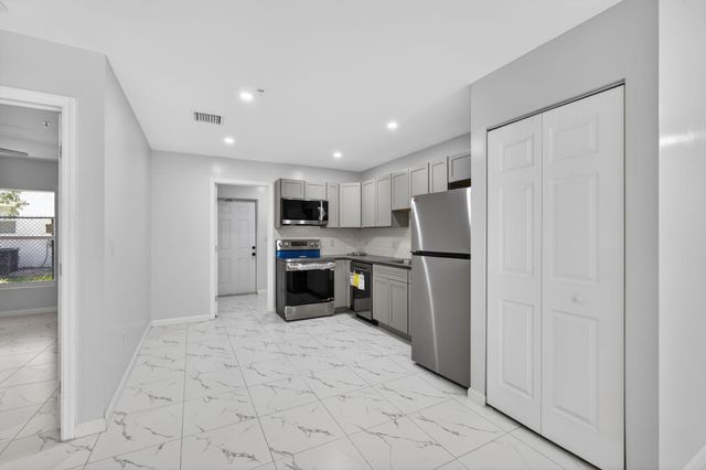 3255 Avenue J, Riviera Beach, FL 33404