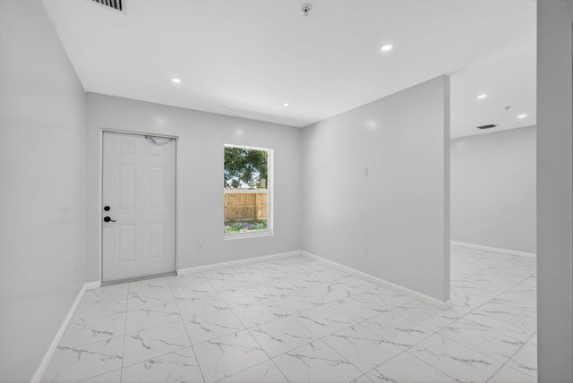 3255 Avenue J, Riviera Beach, FL 33404