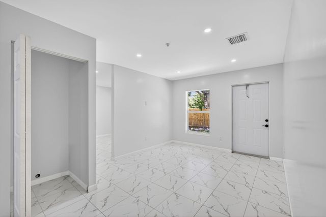 3255 Avenue J, Riviera Beach, FL 33404