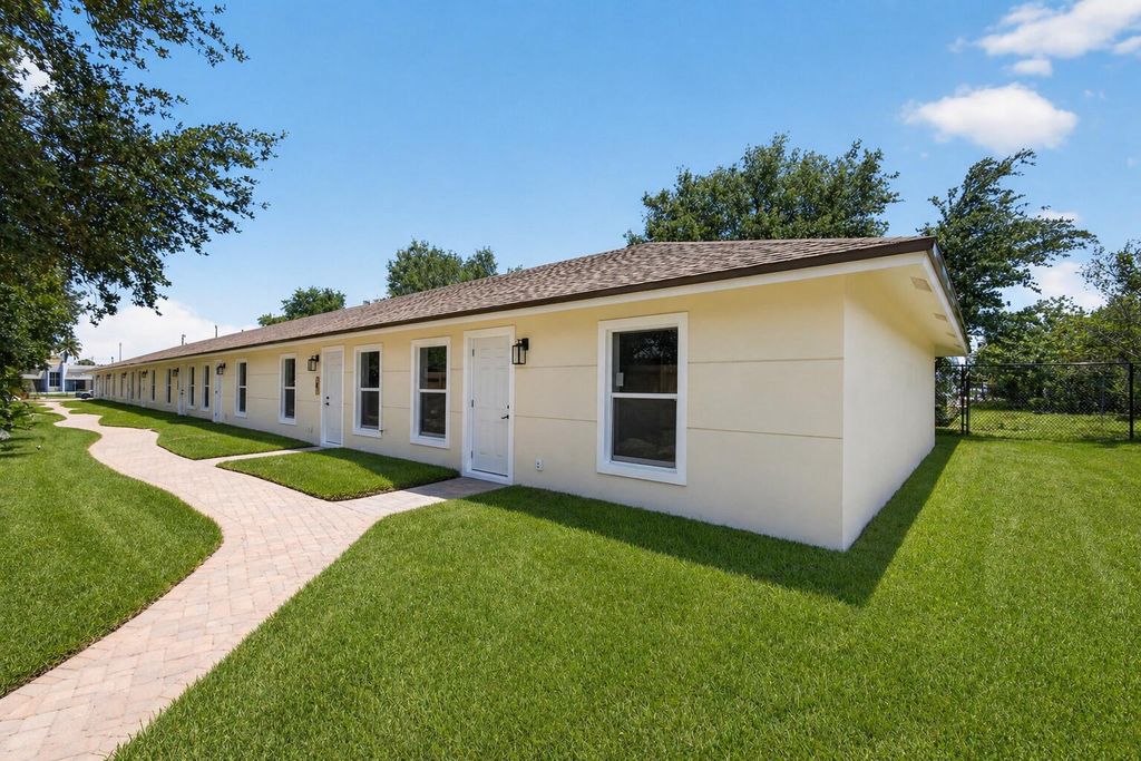 3255 Avenue J, Riviera Beach, FL 33404