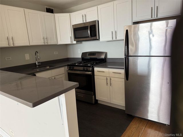 3121 Middletown Road 8J, Bronx, NY 10461