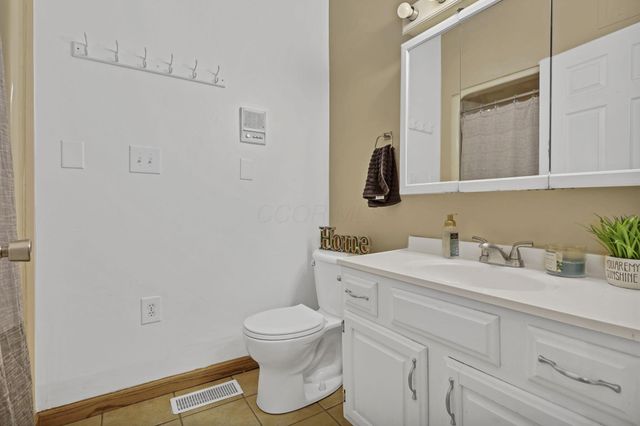 2991 Coonpath Road NE, Lancaster, OH 43130