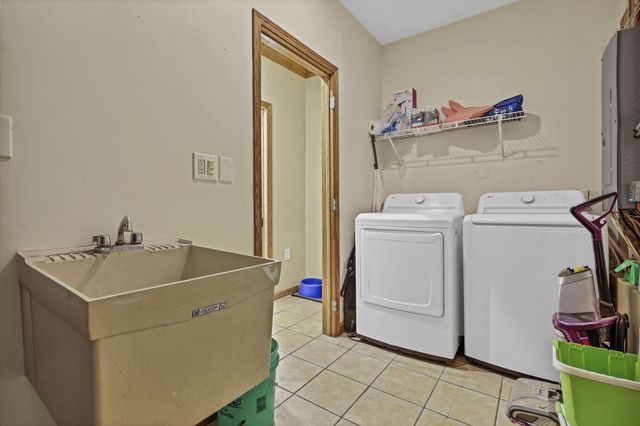 2991 Coonpath Road NE, Lancaster, OH 43130