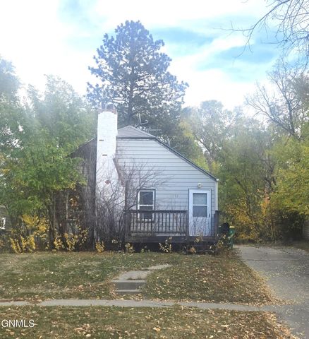 713 10th Street N, Bismarck, ND 58501 property photo