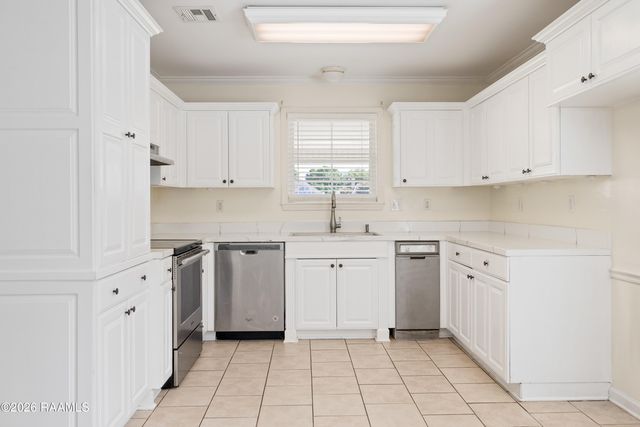 703 Saint Seton Lane, Youngsville, LA 70592