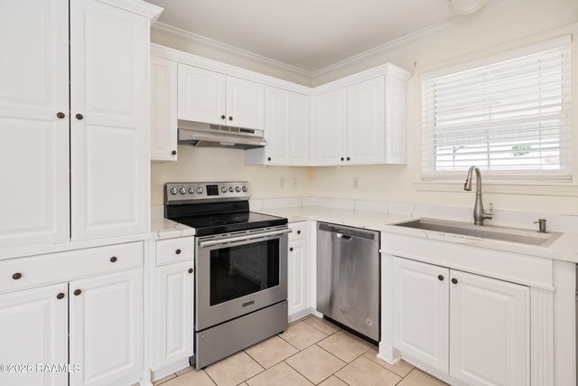 703 Saint Seton Lane, Youngsville, LA 70592