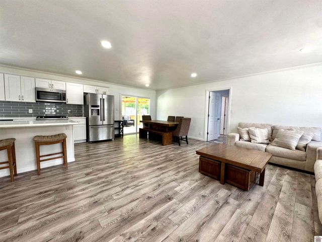 566 Golden Meadow Ln, Ledbetter, KY 42058