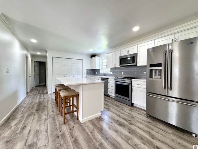 566 Golden Meadow Ln, Ledbetter, KY 42058