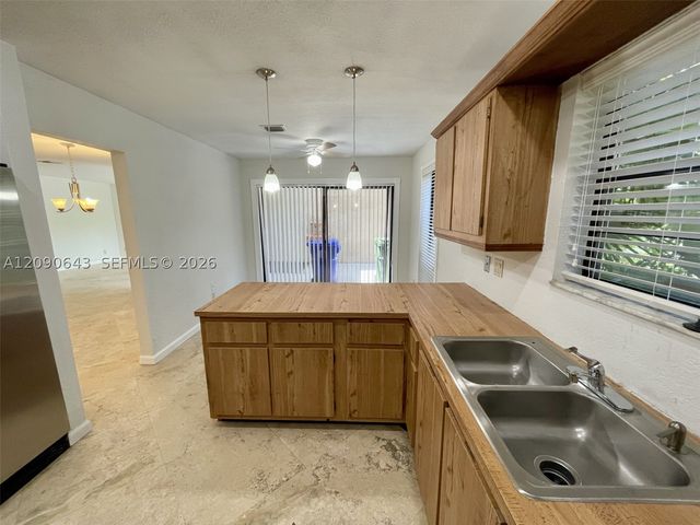 2160 Bayberry Dr 2160, Pembroke Pines, FL 33024