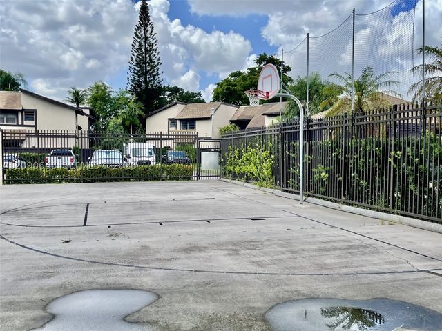 2160 Bayberry Dr 2160, Pembroke Pines, FL 33024