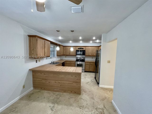 2160 Bayberry Dr 2160, Pembroke Pines, FL 33024
