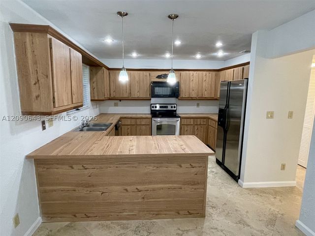2160 Bayberry Dr 2160, Pembroke Pines, FL 33024