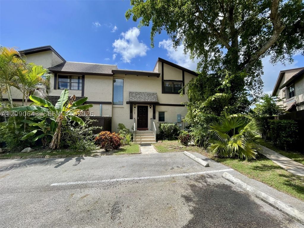 2160 Bayberry Dr 2160, Pembroke Pines, FL 33024