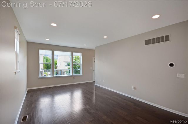 4625 Bradley Circle, Troy, MI 48085