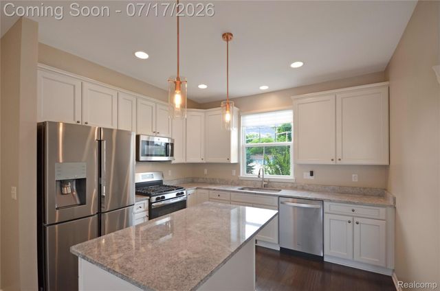 4625 Bradley Circle, Troy, MI 48085