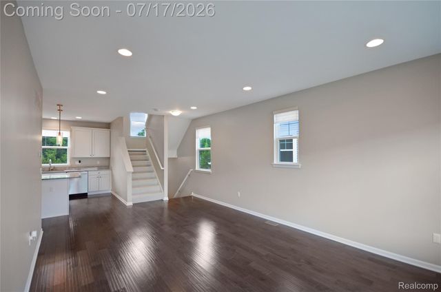 4625 Bradley Circle, Troy, MI 48085