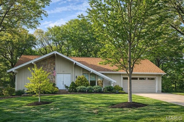 13 Laurel Oaks Court, Lake St Louis, MO 63367