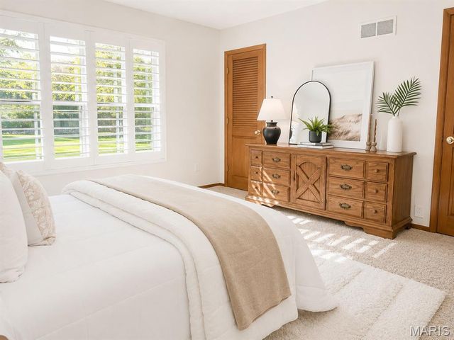 13 Laurel Oaks Court, Lake St Louis, MO 63367