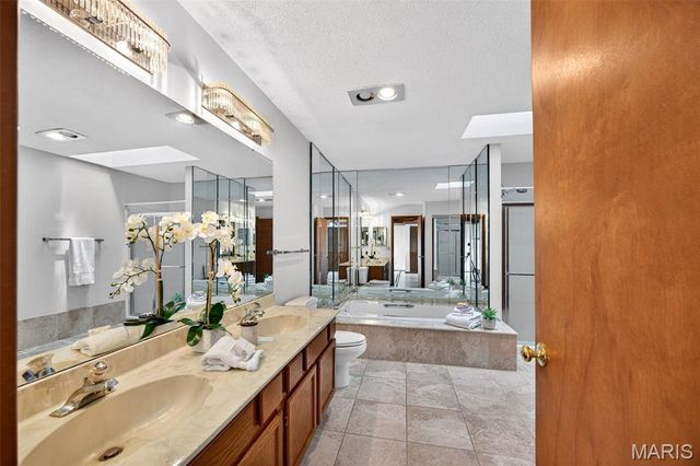 13 Laurel Oaks Court, Lake St Louis, MO 63367
