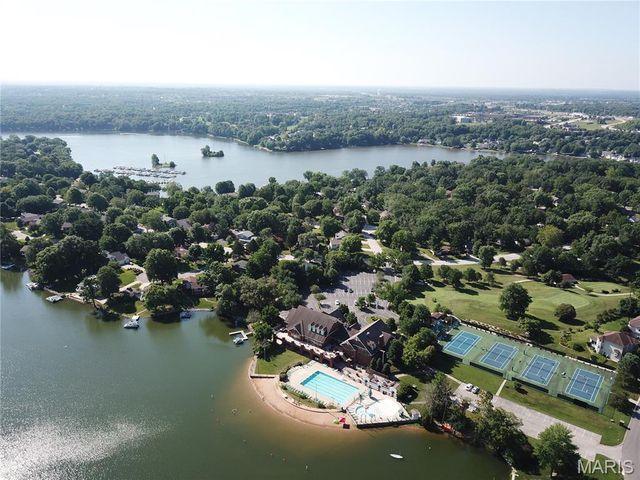 13 Laurel Oaks Court, Lake St Louis, MO 63367