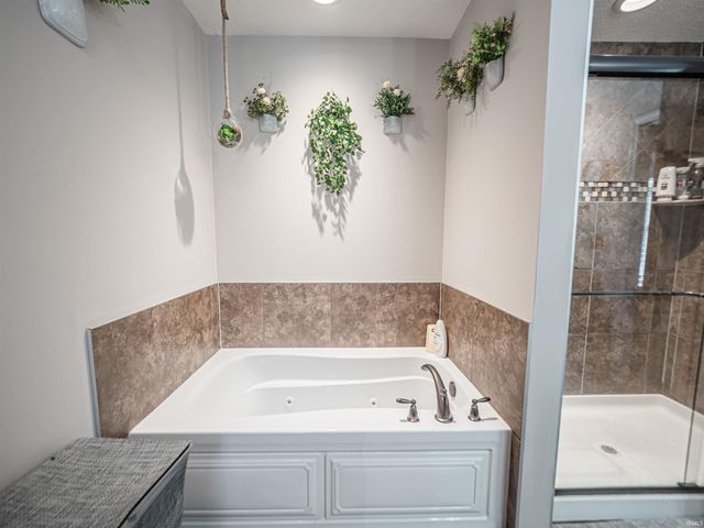 15508 Shakespeare Drive, Evansville, IN 47725