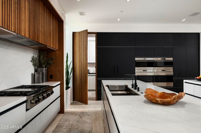 5611 N WILKINSON Road, Paradise Valley, AZ 85253