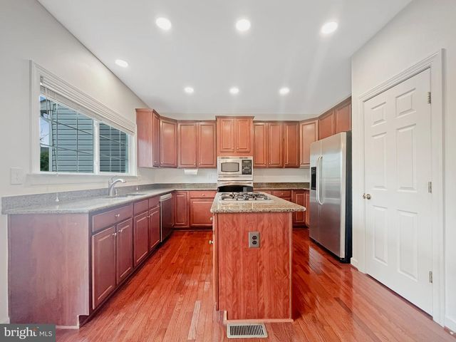 8173 MCCAULEY WAY, Lorton, VA 22079