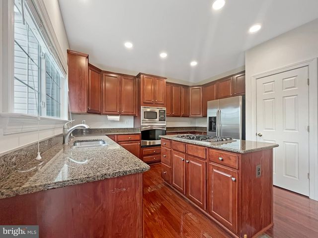 8173 MCCAULEY WAY, Lorton, VA 22079