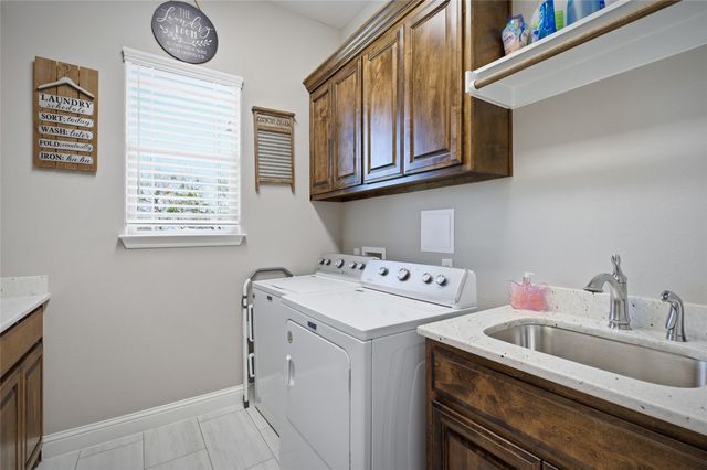 1065 Old Highway 6, Howe, TX 75459