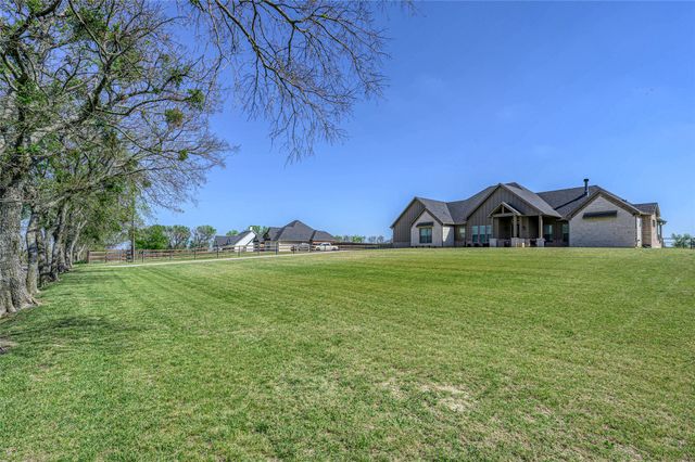 1065 Old Highway 6, Howe, TX 75459