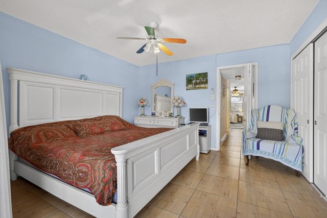 39 Dorchester B, West Palm Beach, FL 33417