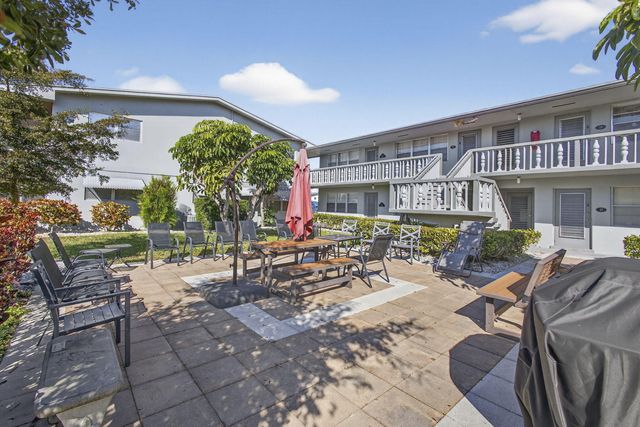 39 Dorchester B, West Palm Beach, FL 33417