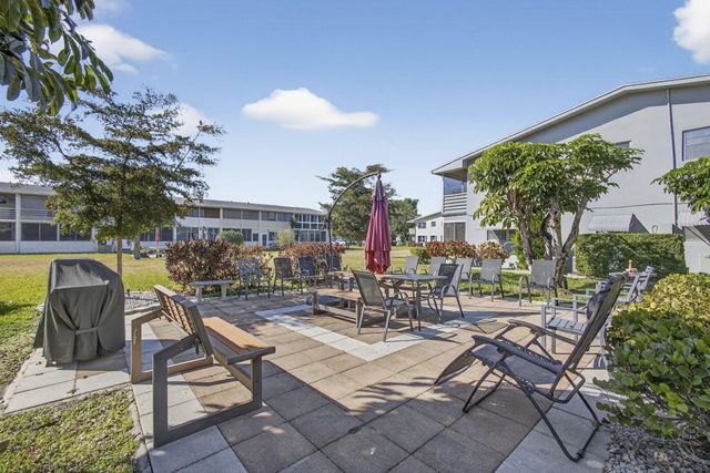 39 Dorchester B, West Palm Beach, FL 33417