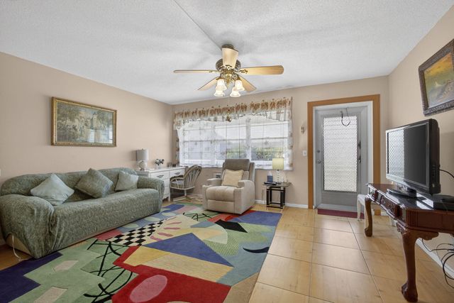 39 Dorchester B, West Palm Beach, FL 33417