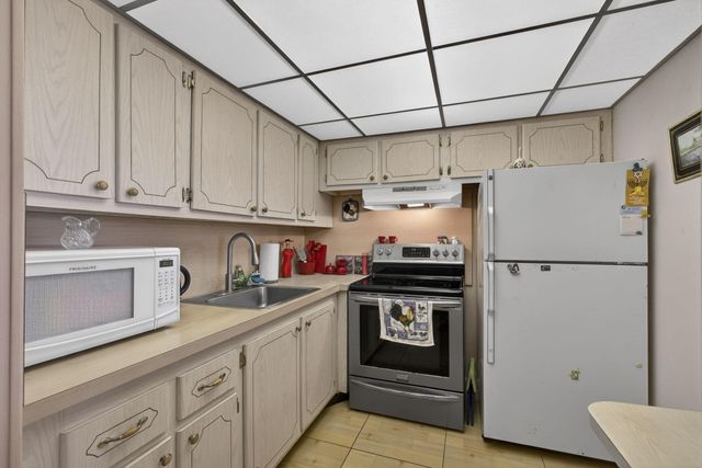 39 Dorchester B, West Palm Beach, FL 33417