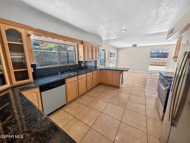 808 ROTTERDAM Way, El Paso, TX 79912