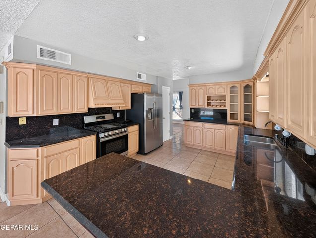808 ROTTERDAM Way, El Paso, TX 79912
