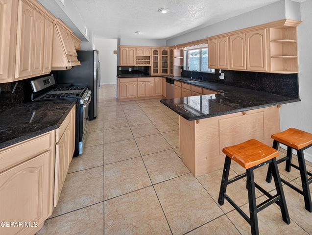 808 ROTTERDAM Way, El Paso, TX 79912