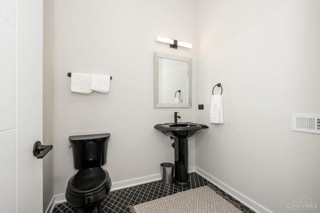 419 E Thirteenth Street, Cincinnati, OH 45202