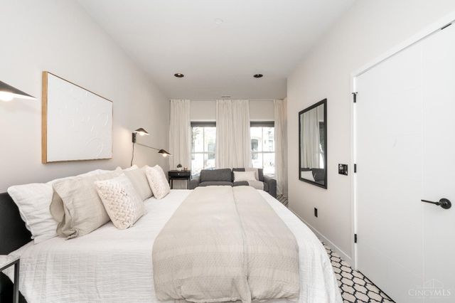 419 E Thirteenth Street, Cincinnati, OH 45202