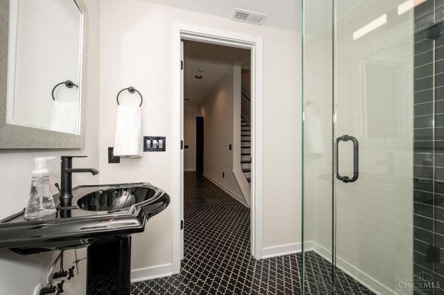 419 E Thirteenth Street, Cincinnati, OH 45202