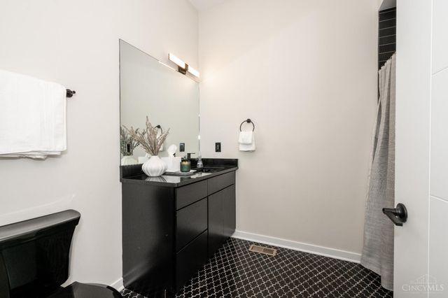 419 E Thirteenth Street, Cincinnati, OH 45202