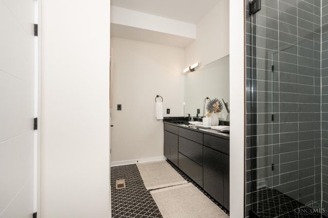 419 E Thirteenth Street, Cincinnati, OH 45202