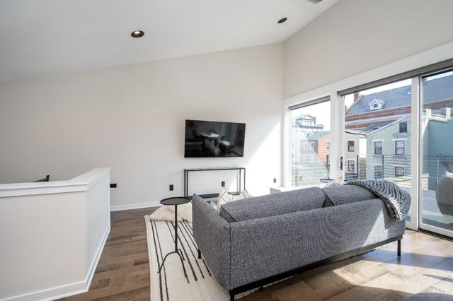 419 E Thirteenth Street, Cincinnati, OH 45202