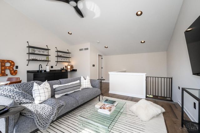 419 E Thirteenth Street, Cincinnati, OH 45202