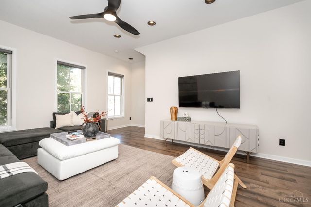 419 E Thirteenth Street, Cincinnati, OH 45202