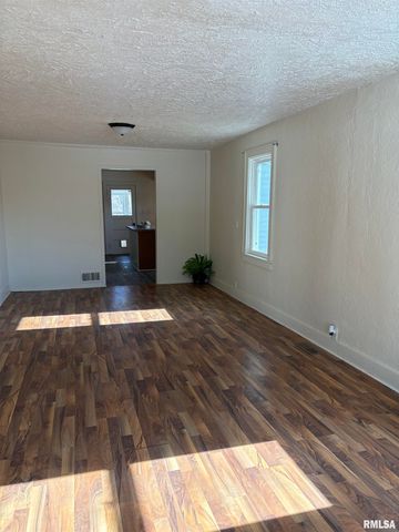 1110 N 16TH Street, Pekin, IL 61554