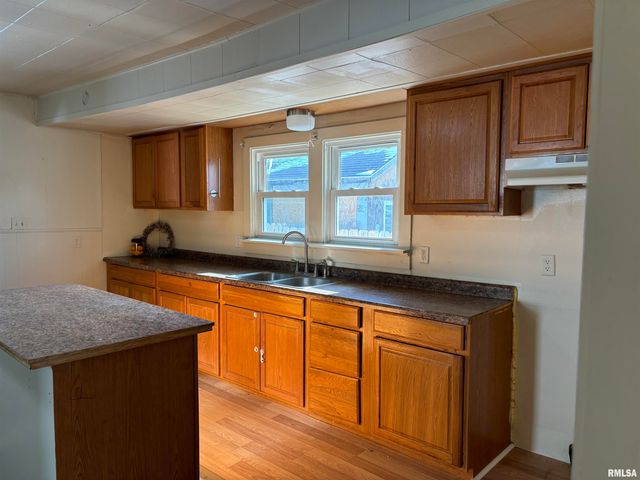 1110 N 16TH Street, Pekin, IL 61554