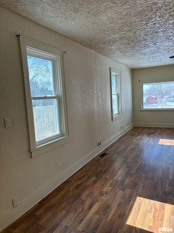 1110 N 16TH Street, Pekin, IL 61554